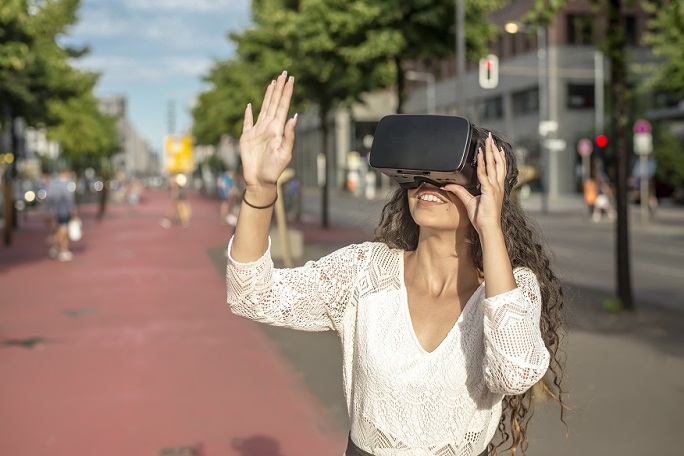 VIRTUS ist eine kommunikative Echtzeit-Partizipationsplattform und setzt Virtual-Reality (VR) Applikationen ein, um Stadträume und 3D-Modelle erlebbar zu machen.