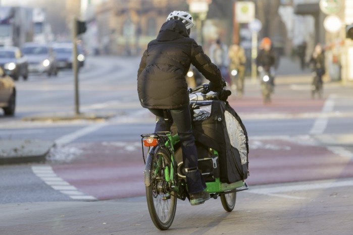 Jemand auf einem Fahrrad.