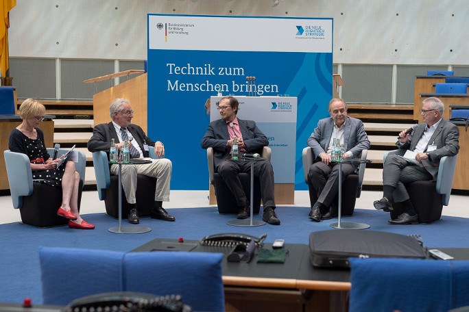 Gesprächsrunde mit Prof. Ritter, Prof. Pöppel und Prof. Mainzer, durchgeführt von Dieter Beste und Marion Kälke